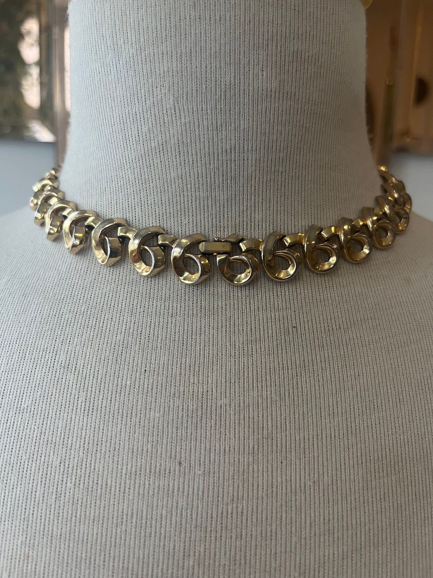 Vintage Trifari Gold Tone Scroll Link Choker Necklace